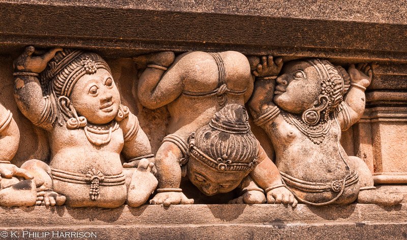 Carved dwarfs, Kelaniya Temple